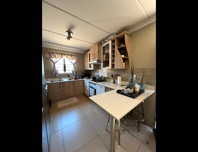 3 BEDROOM TOWNHOUSE FOR SALE IN ANNLIN